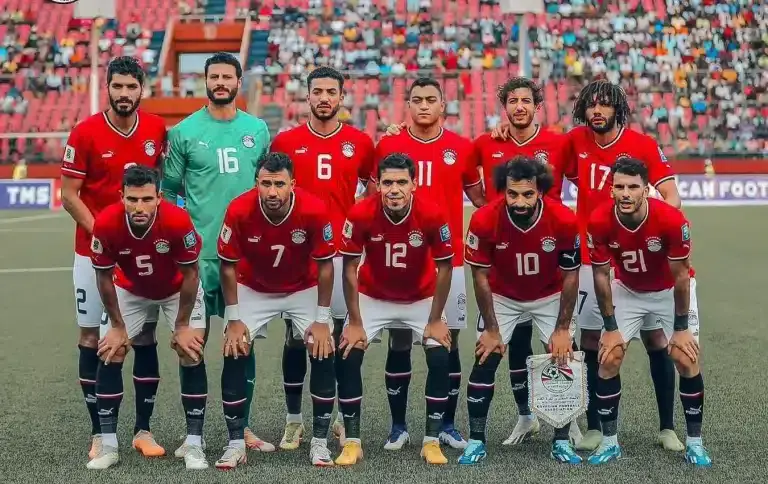 ضربة كوع تُبعد مدافع مصر عن أهم مباراة.. تفاصيل بروتوكول الفيفا الذي يحكم القرار