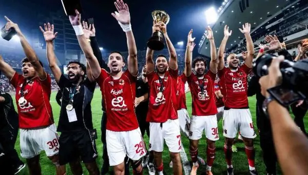 قبل فتح الميركاتو بساعات.. توقيع جديد يغير مستقبل لاعبين في الأهلي