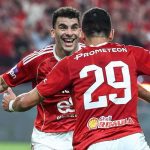 الأهلي كلوب طلب مفاجئ من أهلي جدة لإدارة الأهلي المصري ورد فعل غير متوقع على لقطة زيزو بعد التتويج بالسوبر!