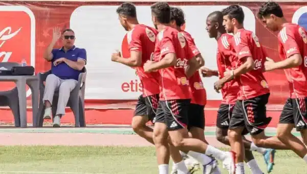 زلزال في الميركاتو.. محترفون كبار يقتربون من الهبوط للنادي الأهلي!