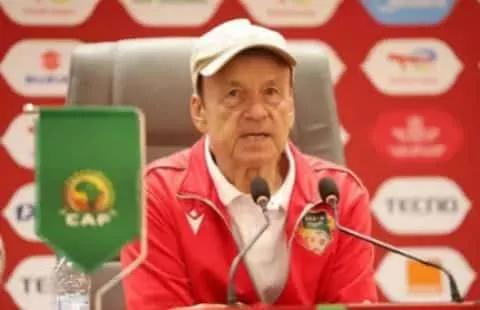 مدرب بنين: “صلاح ومرموش خارج حساباتي.. هناك لاعب آخر في الفراعنة هو من يرعبني!”