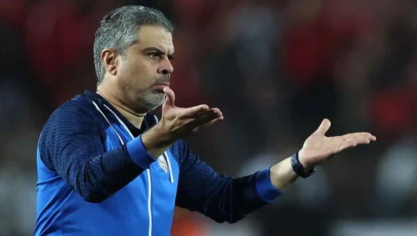 رغم الإشادة بمعتمد جمال.. مدرب أجنبي يقترب من قيادة الزمالك