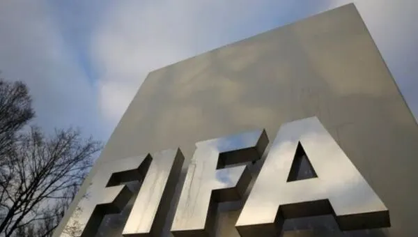 فيفا يصدم 5 أندية مصرية.. عقوبات جديدة وإيقاف قيد الزمالك والإسماعيلي