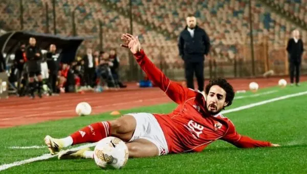 الأهلي يتحرك لتدعيم الظهير الأيمن تحسبًا لموقف محمد هاني
