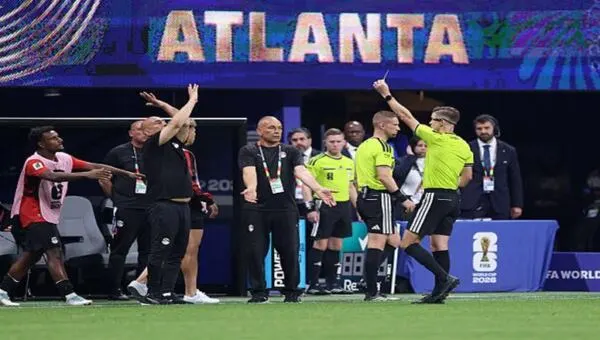 فيفا يعاقب منتخب مصر ونجم الفريق